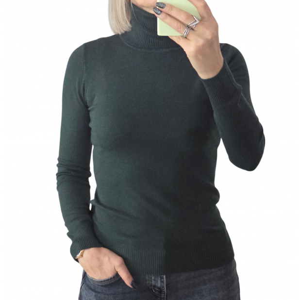 Tamsiai žalias golfas...