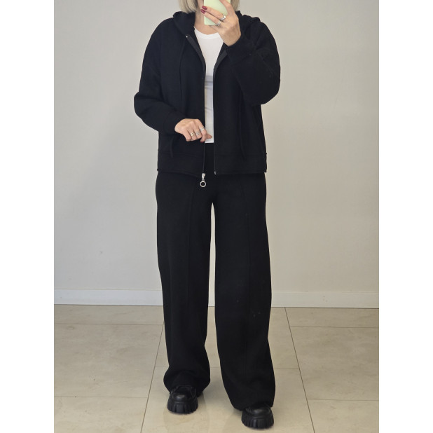 Juodas megzto trikotažo...