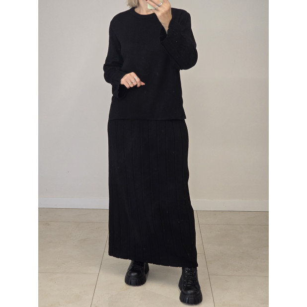 Juodas megzto trikotažo...