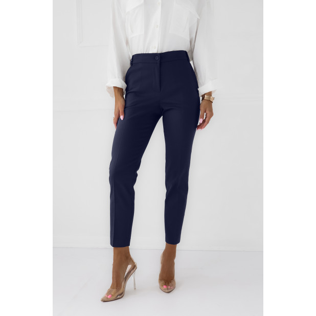 Tamsiai mėlynos spalvos...