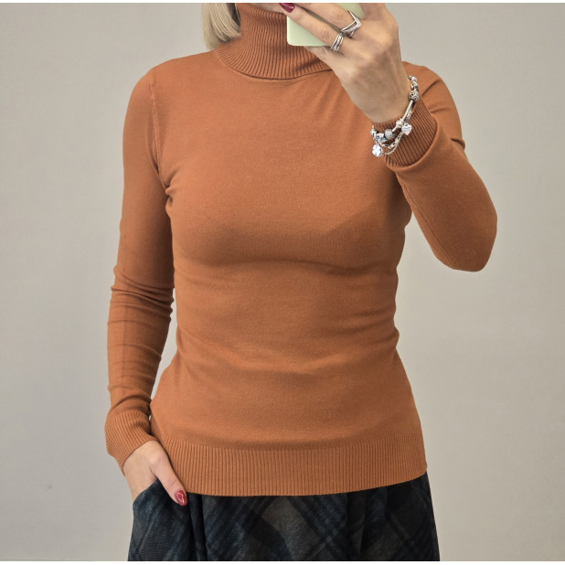 Camel spalvos golfas...