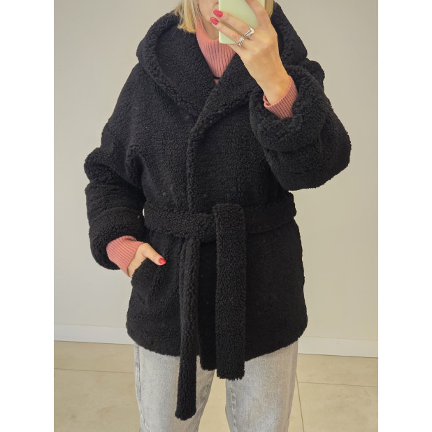 Juodos spalvos kailinukai...