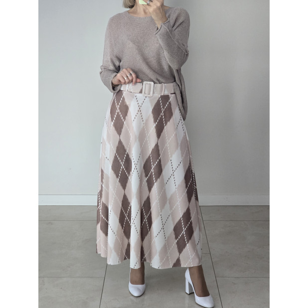 Rusvai margintas sijonas...