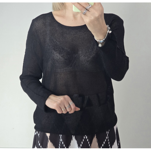 Juodas megztukas "Mileta"