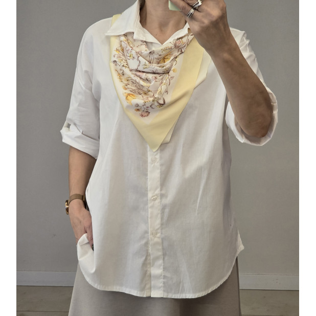 Marškiniai su gelsva skarele