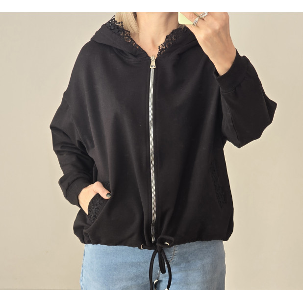 Juodas džemperis moterims...