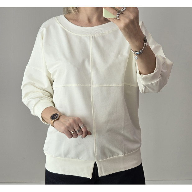 Kreminis džemperis moterims...