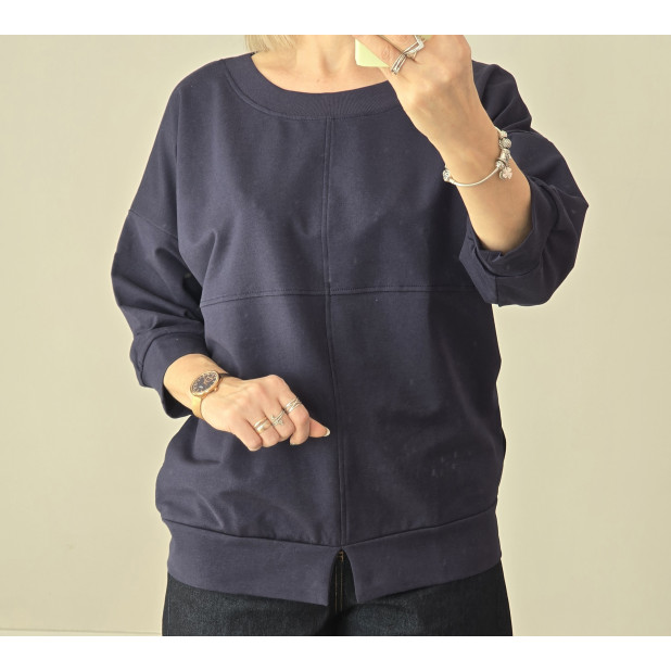 Tamsiai mėlynas džemperis...