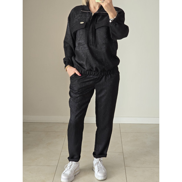 Juodas dryžuotas...