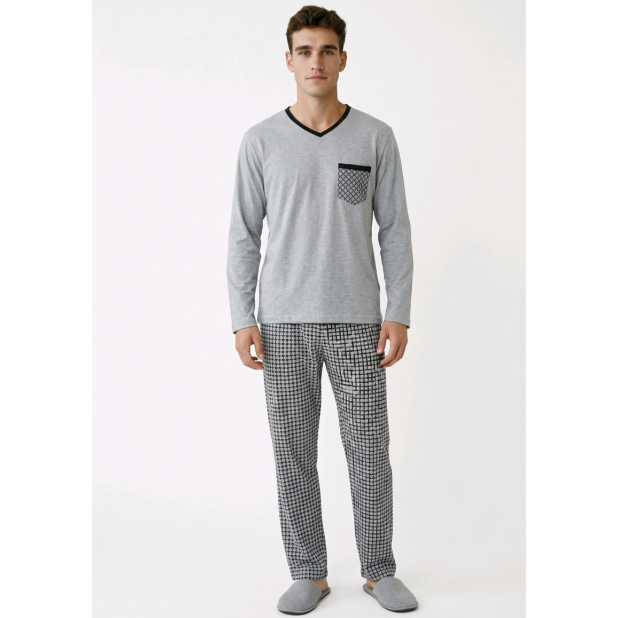Vyriška pižama su V formos...