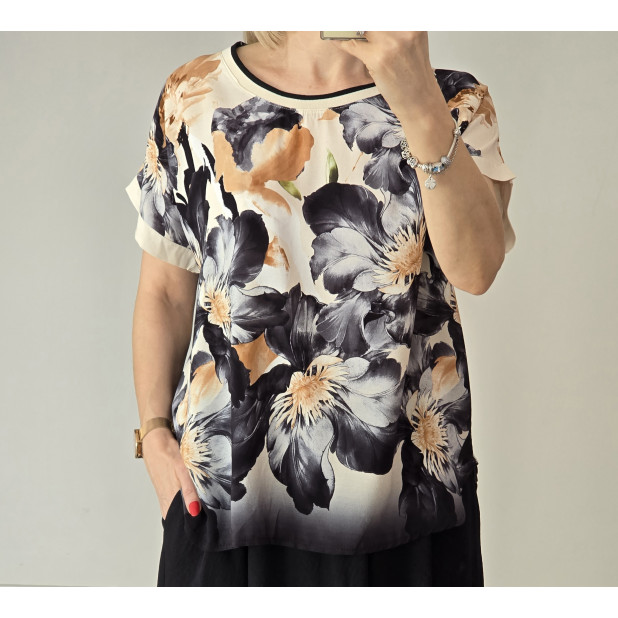 Juodų gėlių palaidinė...