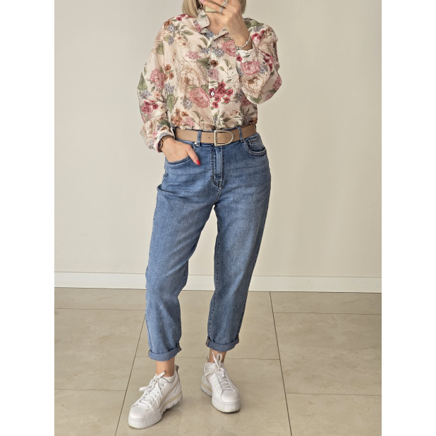 Šviesiai mėlyni džinsai...