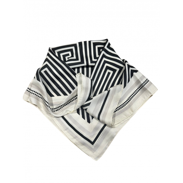 Balta šilko efekto skarelė...